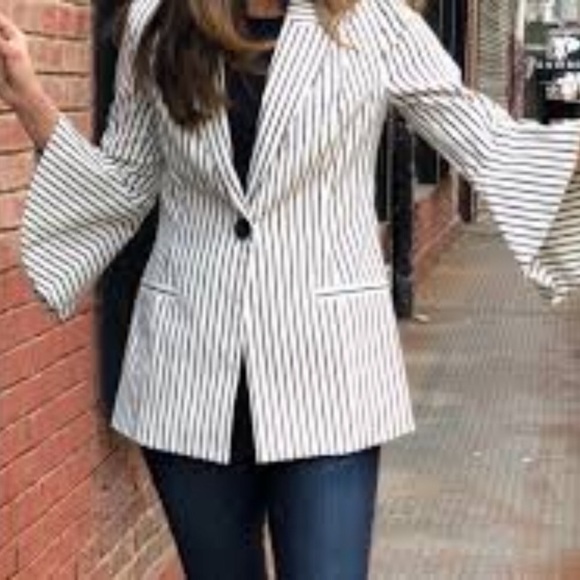 CAbi #5295 Bell Jacket Spring 18’ striped blazer 4 - Picture 4 of 8
